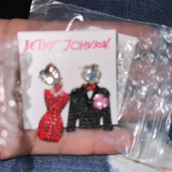 Betsey Johnson ♥️ Going All Out Mismatch Earrings - Picture 4 of 6